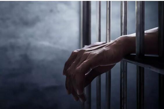 千万别随便帮人带行李!华人留学生须高度警惕!(图1) 出国留学,留学安全